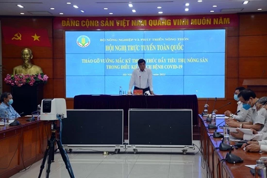 Thứ trưởng Bộ Nông nghiệp và Phát triển nông thôn (NN&PTNT) Trần Thanh Nam phát biểu tại hội nghị. 