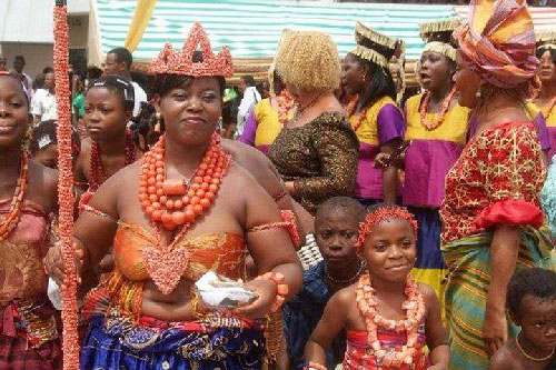 Kỳ quặc vùng đất phụ nữ càng béo càng đẹp, mới được nhiều đàn ông theo đuổi