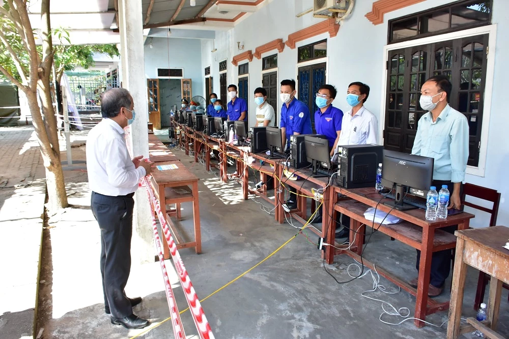 Thừa Thiên Huế trang bị đầy đủ các thiết bị công nghệ thông tin cho các Chốt kiểm soát dịch bệnh trên địa bàn để phòng chống dịch. 