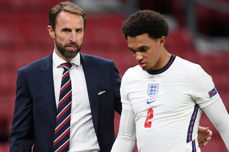 Alexander-Arnold chấn thương, HLV Southgate xoay bài gì?