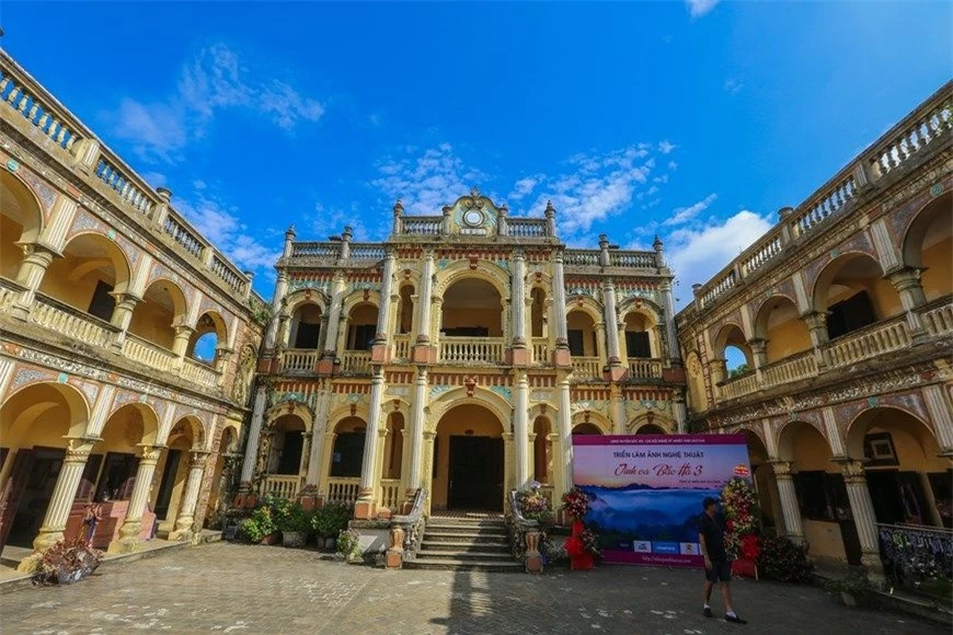 kham pha biet thu lon nhat thi tran bac ha cua vua meo