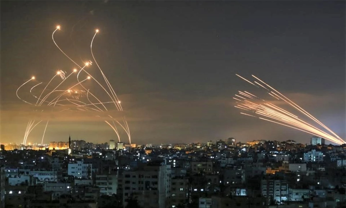 Hamas dùng chiến thuật mới và rocket có tầm bắn xa tấn công Israel; Nguồn: forbes.com