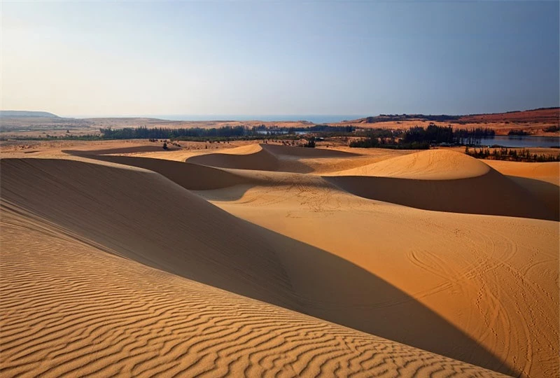 Bàu Trắng thuộc địa phận thôn Hồng Lâm, xã Hòa Thắng, huyện Bắc Bình, cách Phan Thiết (Bình Thuận) khoảng 40 km. Ảnh: Quân Trần.