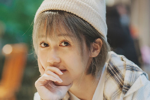 Vượt mặt một loạt cái tên đình đám, Hậu Hoàng trở thành nữ YouTuber Việt Nam đầu tiên đạt gần 3 tỷ view