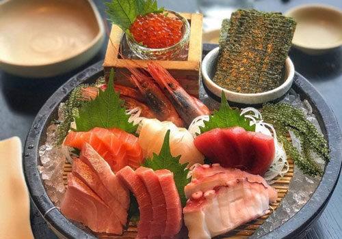 Loạt món hải sản tươi sống hút thực khách