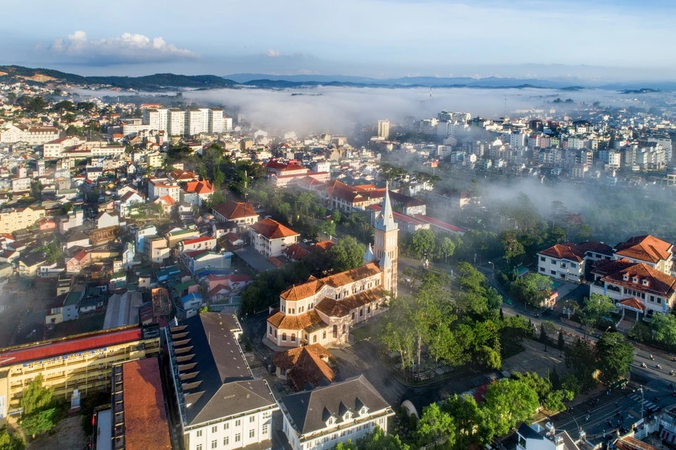 Lâm Đồng là tỉnh duy nhất ở khu vực Tây Nguyên có 2 thành phố: Đà Lạt và Bảo Lộc. Ngoài ra, địa phương này còn có 10 huyện: Bảo Lâm, Cát Tiên, Di Linh, Đạ Huoai, Đạ Tẻh, Đam Rông, Đơn Dương, Đức Trọng, Lâm Hà và Lạc Dương. Ảnh: Tonkin.