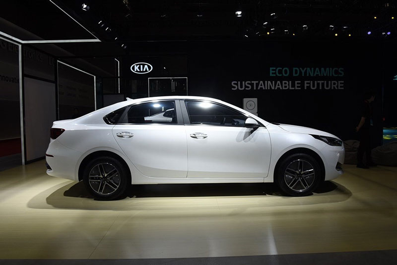 Kia Cerato phi&#xEA;n b&#x1EA3;n ch&#x1EA1;y &#x111;i&#x1EC7;n, gi&#xE1; h&#x1A1;n 600 tri&#x1EC7;u &#x111;&#x1ED3;ng