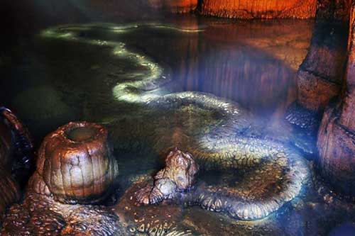 Tin lời đồn có rồng trong hang, người dân địa phương không dám tới gần: Nhà thám hiểm vào cuộc xác nhận sự thật triệu năm!