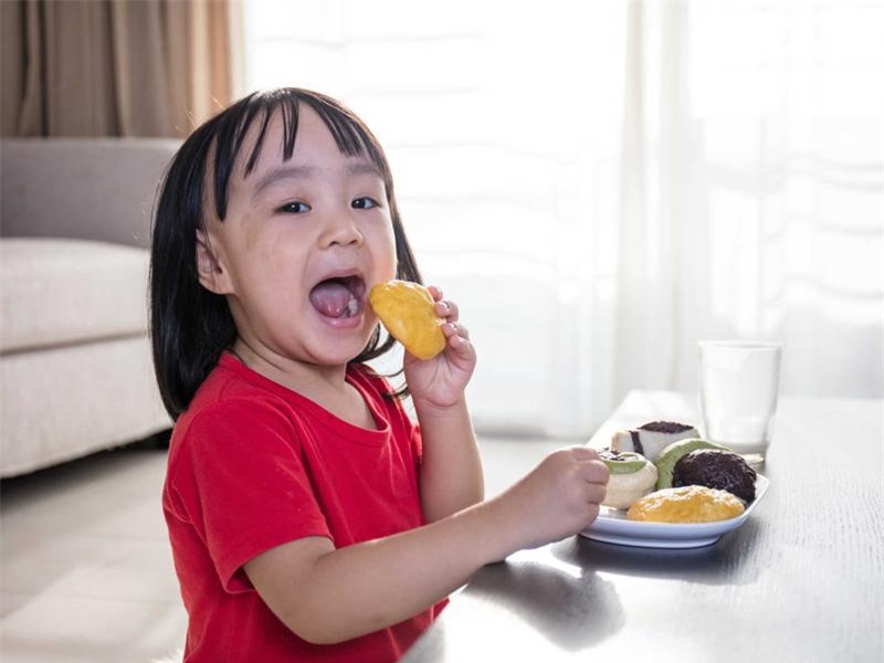 8 kiểu ăn uống cha mẹ tưởng tốt cho con nhưng hóa ra đang "rước bệnh" từng ngày