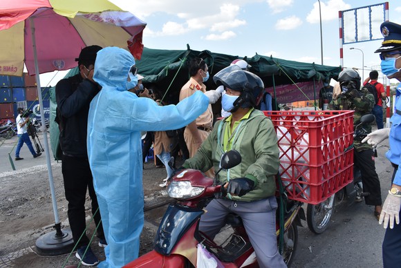 Covid-19 bùng phát tại TP.HCM: Đồng Nai giật mình..."ngăn sông cấm chợ" 21 ngày, gây khó cho DN và cư dân (?)