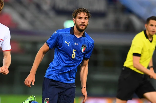 7. Manuel Locatelli (23 tuổi, vị trí sở trường: tiền vệ, ĐT Italia).