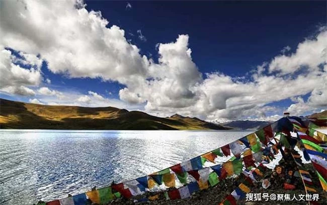 Hồ bí ẩn nhất Tây Tạng, khối lượng cá cực lớn nhưng không ai dám đánh bắt 1