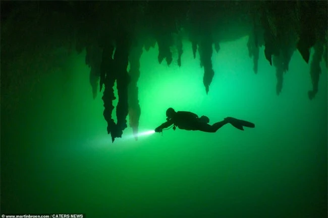 Khám phá hang động dưới nước đẹp bí ẩn ở Mexico 5