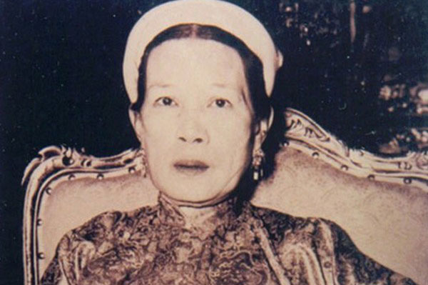 Lời tiên tri kỳ lạ và cuộc đời đẫm nước mắt của Hoàng Thái Hậu cuối cùng của Việt Nam