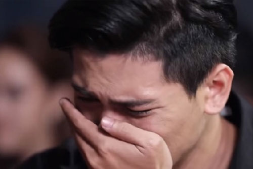 Lấy vợ đẹp lại giàu nhưng đêm nào tôi cũng phải dùng khăn che mũi mới dám bước vào phòng ngủ để rồi điêu đứng phát hiện bí mật sốc óc