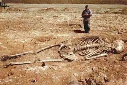 Thực hư bộ hài cốt dài 3 mét trong mộ cổ 5.000 năm tuổi: Người khổng lồ có thật không?