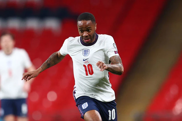 Tiền vệ trái: Raheem Sterling (đội tuyển Anh, định giá chuyển nhượng: 90 triệu euro).