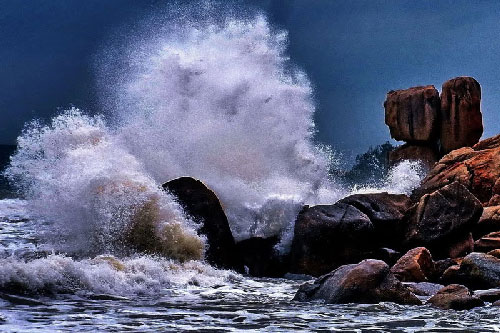 Chiêm ngưỡng vẻ đẹp hút hồn của Hòn Chồng Nha Trang