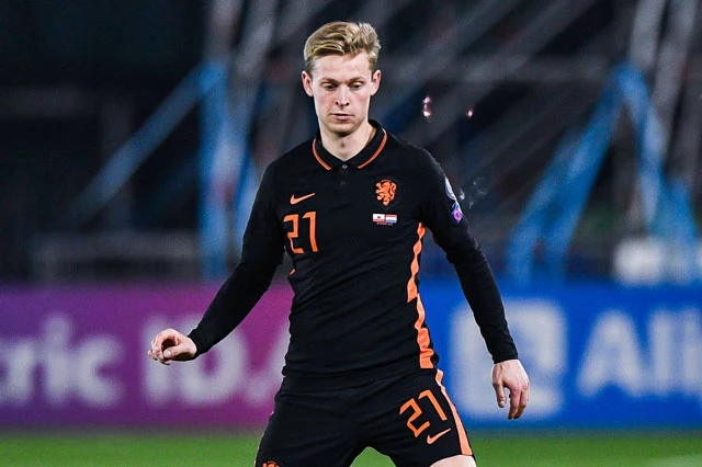 Tiền vệ trung tâm: Frenkie de Jong (đội tuyển Hà Lan, định giá chuyển nhượng: 90 triệu euro).