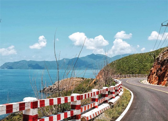 7 cung đường bộ đẹp nhất Việt Nam xuất hiện trên Tạp chí du lịch danh tiếng thế giới: Ngắm cảnh còn ngỡ lạc vào động tiên - Ảnh 7.