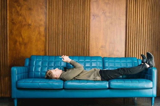 Dung túng kẻ lơ là ắt sẽ mất đi người có trách nhiệm: Nhận diện những 'cái xác biết nói' lười biếng, thích xù lông chốn công sở