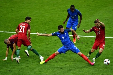 Bồ Đào Nha từng đánh bại chính Pháp (giữa) trong trận chung kết EURO 2016 để lần đầu vô địch châu Âu