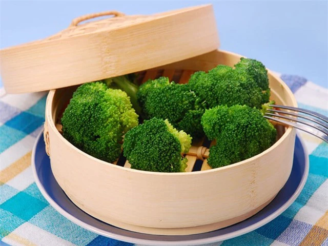 Đối với ra súp lơ, hấp là cách chế biến tốt nhất để giữ được chất dinh dưỡng. Ảnh minh họa