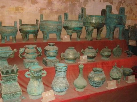 Tìm thấy 186 bộ hài cốt hỗn loạn dưới chuồng lợn: Đội khảo cổ mất 10 năm để khai quật, chủ mộ là ai? - Ảnh 4. Tìm thấy 186 bộ hài cốt hỗn loạn dưới chuồng lợn: Đội khảo cổ mất 10 năm để khai quật, chủ mộ là ai? - Ảnh 4.