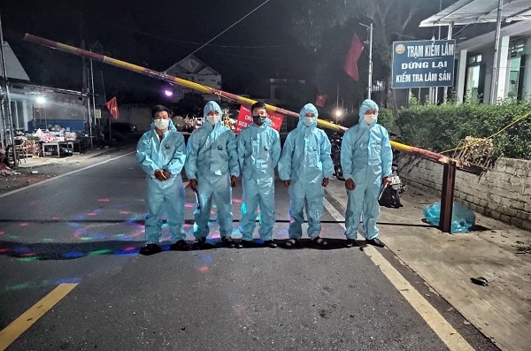 Thủ tướng chấn chỉnh việc áp dụng biện pháp phòng Covid-19 cứng nhắc, cực đoan 