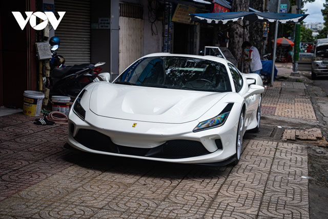 Ngắm siêu xe Ferrari F8 Spider thứ 3 tại Việt Nam