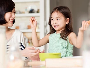 5 cách để cha mẹ dạy trẻ về lòng tốt