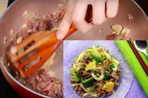 Cho lòng trắng trứng gà vào chảo xào thịt bò, đảm bảo thịt mềm ngon gấp bội