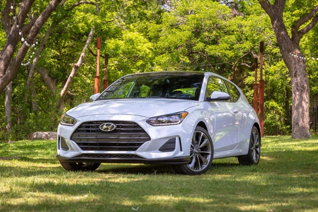 7. Hyundai Veloster 2021 (giá khởi điểm: 18.900 USD, điểm nội thất: 7,7/10).