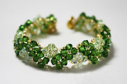 Cách làm vòng tay cực đẹp dành cho các nàng khi đi biển