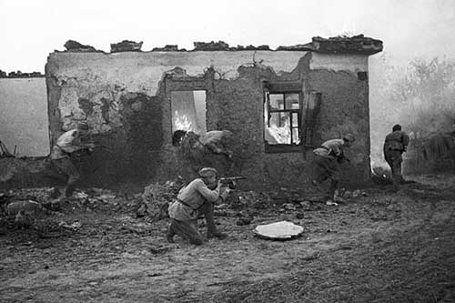 Hồng quân thất bại lớn trong trận Kharkov 2, phát xít Đức thẳng tiến tới Stalingrad