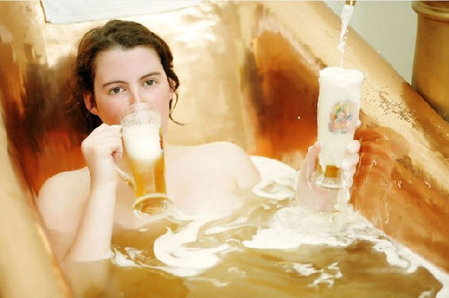 Phương pháp tắm trắng bằng bia giúp da trắng mịn màng