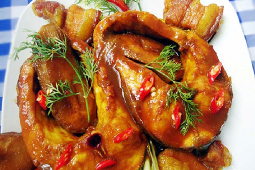 Cho 1 miếng gừng vào nồi kho cá biển ngon lại không tanh lại béo ngậy hấp dẫn