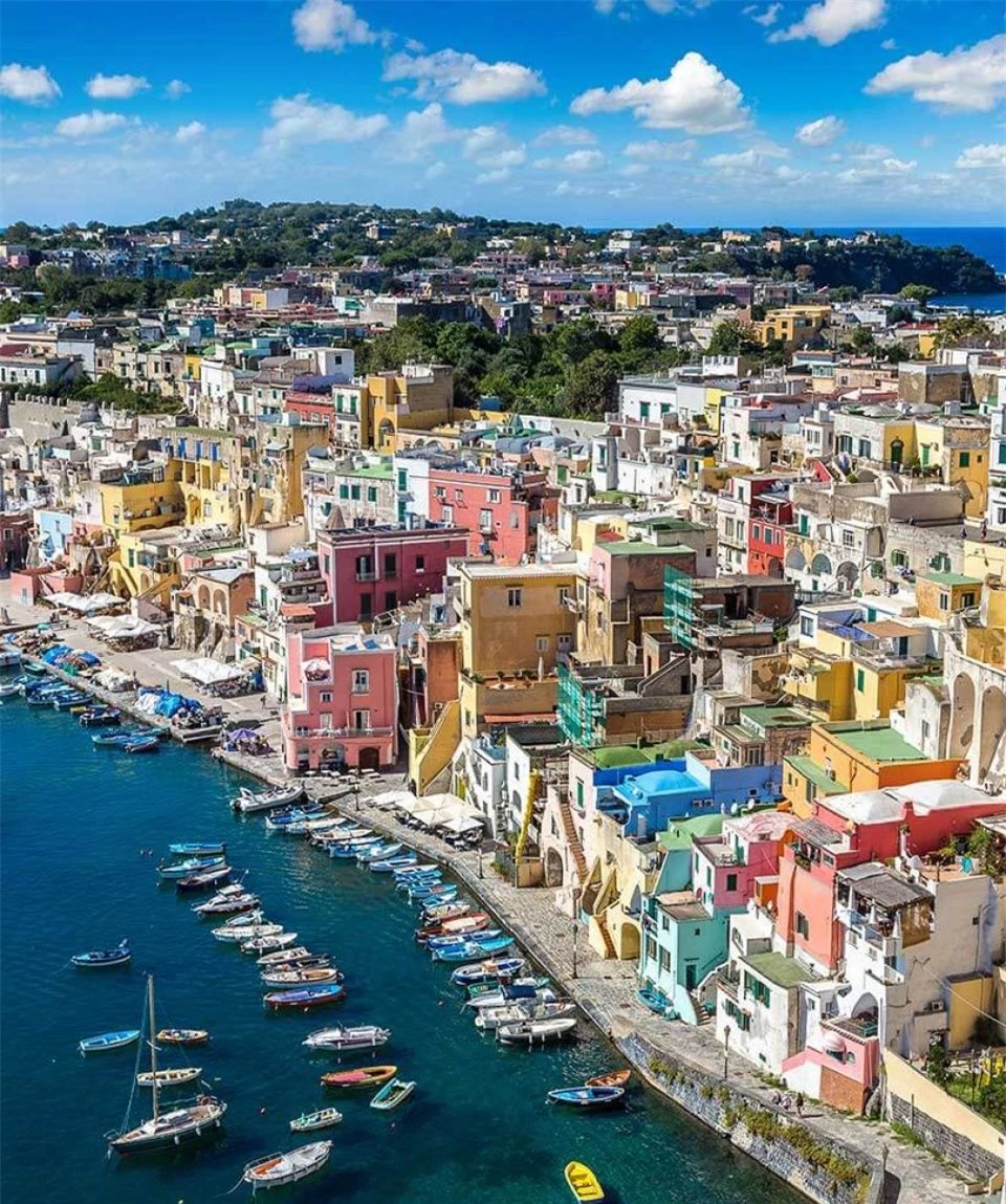 Choáng ngợp Capri – hòn đảo không Covid-19 ở châu Âu, điểm nghỉ dưỡng siêu cao cấp của người giàu trời Tây - Ảnh 2.
