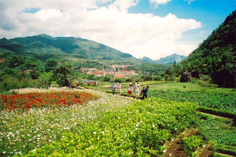 Đến với núi Hàm Rồng du khách không những được tận hưởng cảnh sắc thiên nhiên hoang sơ của đất trời mà còn được thưởng thức sự trong lành, mát mẻ của khí trời Sa Pa. Ảnh: Vietnamtourism. Đến với núi Hàm Rồng du khách không những được tận hưởng cảnh sắc thiên nhiên hoang sơ của đất trời mà còn được thưởng thức sự trong lành, mát mẻ của khí trời Sa Pa. Ảnh: Vietnamtourism.