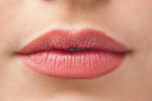 Bạn đã biết cách bảo vệ môi trong mùa hè?