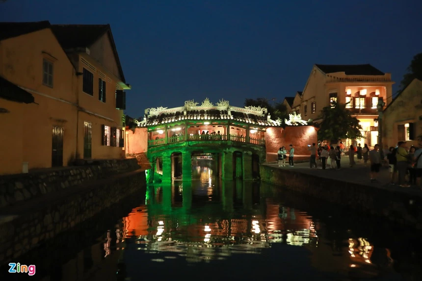 Chùa Cầu còn có tên gọi khác là Lai Viễn Kiều. Tên gọi này xuất hiện vào năm 1719 khi chúa Nguyễn Phúc Chu đến thăm Hội An và đặt tên cho Chùa Cầu là Lai Viễn Kiều, với ý nghĩa là "Cầu đón khách phương xa".