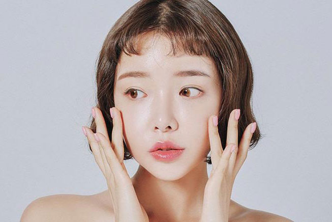 Bí quyết kiểm soát lượng dầu trên da trong ngày hè