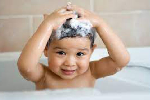 Những điều cần phải biết khi chọn dầu gội đầu cho trẻ nhỏ