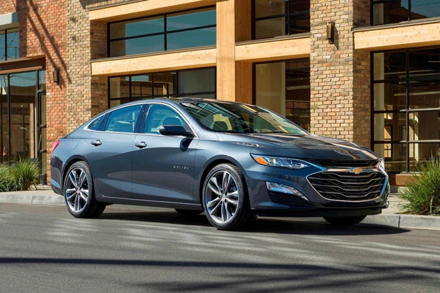 9. Chevrolet Malibu 2021 (giá khởi điểm: 22.140 USD).