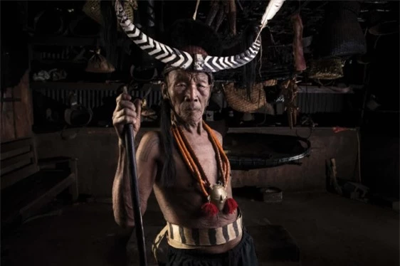 Bộ tộc săn đầu người: Những hình xăm phai mờ và phong tục truyền thống như đèn sắp cạn dầu - Ảnh 6.