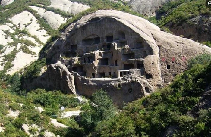 Kỳ lạ hang động bị bỏ hoang gần Vạn Lý Trường Thành và bộ tộc bí ẩn 1