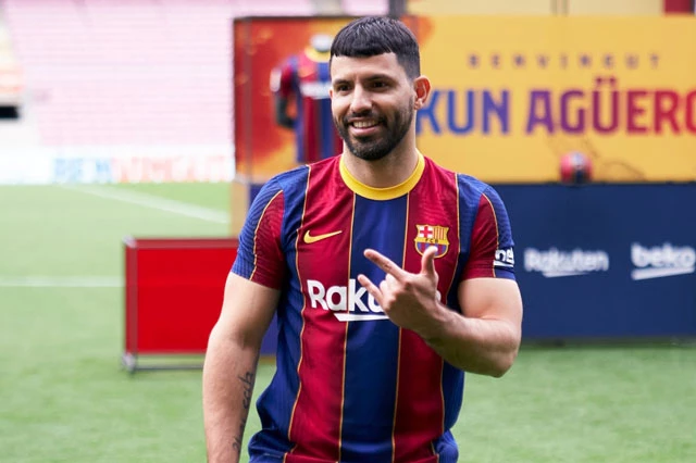 Aguero gia nhập Barcelona. Ảnh: Getty Images.