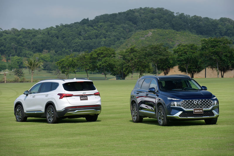 So sánh trang bị của Hyundai Santa Fe 2021 phiên bản rẻ nhất với các đối thủ khác