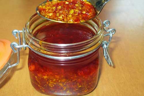 Đầu bếp chia sẻ công thức làm sa tế ớt thơm ngon ăn kèm món nào cũng hợp