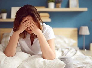 Ngủ không đủ giấc tàn phá cơ thể bạn như thế nào?